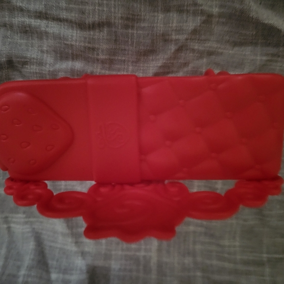 Playmates 2006 Strawberry Shortcake & Sweet Sleepover Doll and Bed - Picture 6 of 6